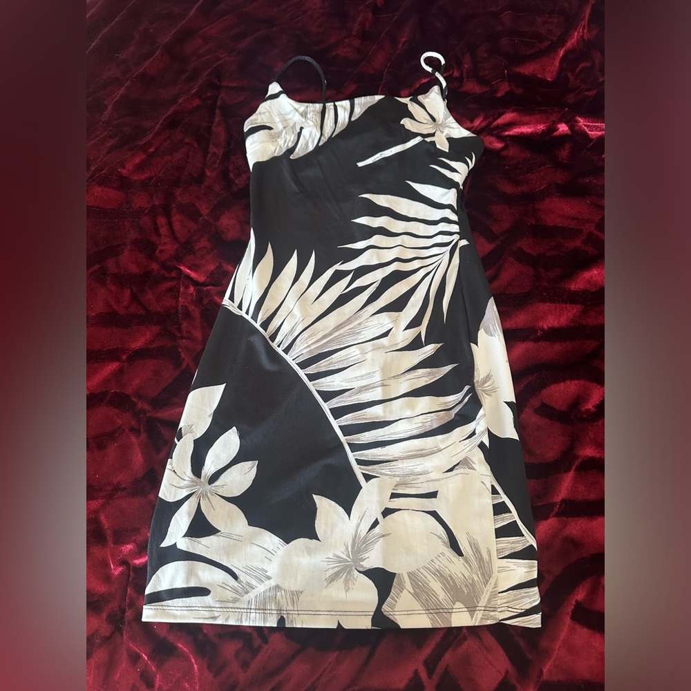 Iris black and white dress size  small
